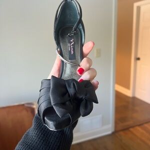 Black Nina Heels size 6.5